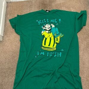 Vintage early 00s kiss me I’m Irish Leprechaun shirt